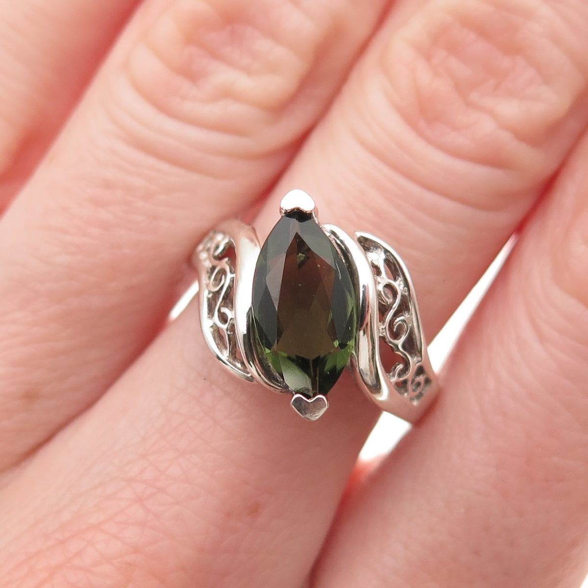 925 Sterling Silver Vintage Real Marquise-Cut Peridot Swirl Bypass Ring Size 7