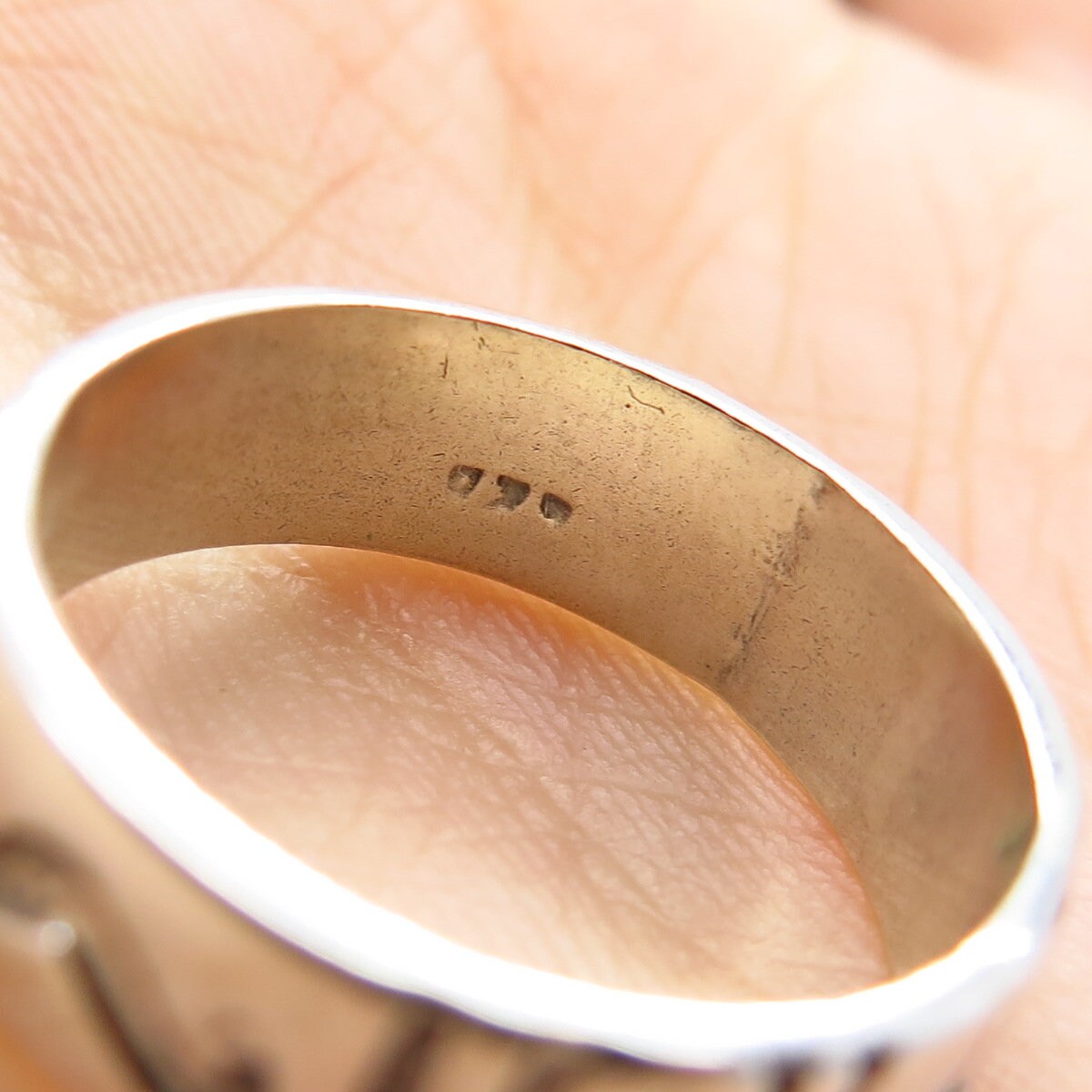 925 Sterling Silver Vintage Tribal Band Ring Size 8.25