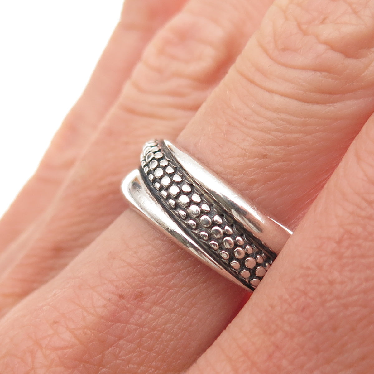 Michael Dawkins 925 Sterling Silver Dotted Crisscross Oxidized Ring Size 7.25