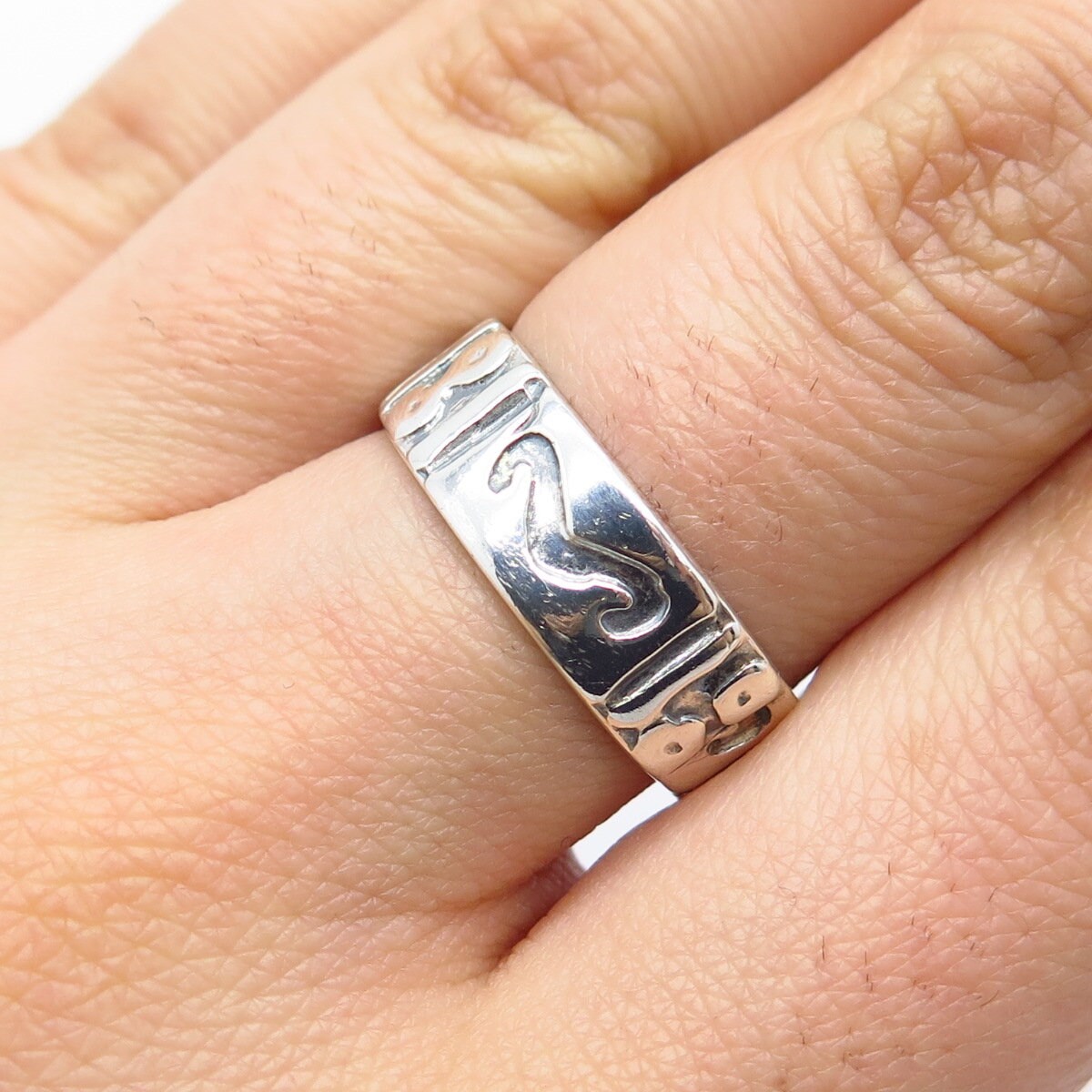 925 Sterling Silver Vintage Tribal Band Ring Size 8.25