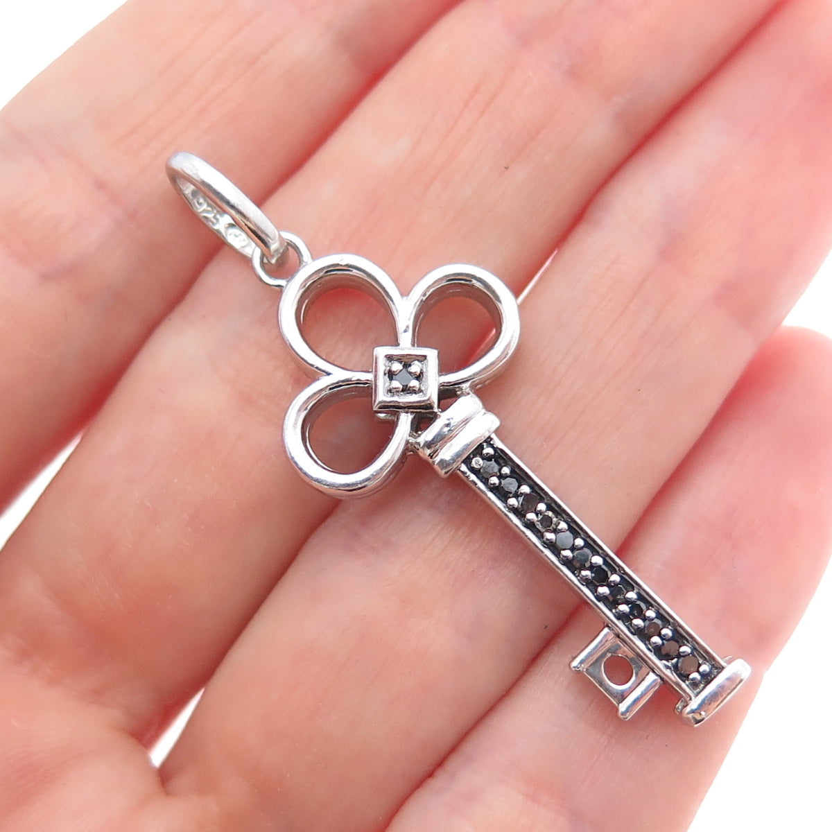 HN HENG NGAI 925 Sterling Silver Real Round-Cut Diamond Key Pendant