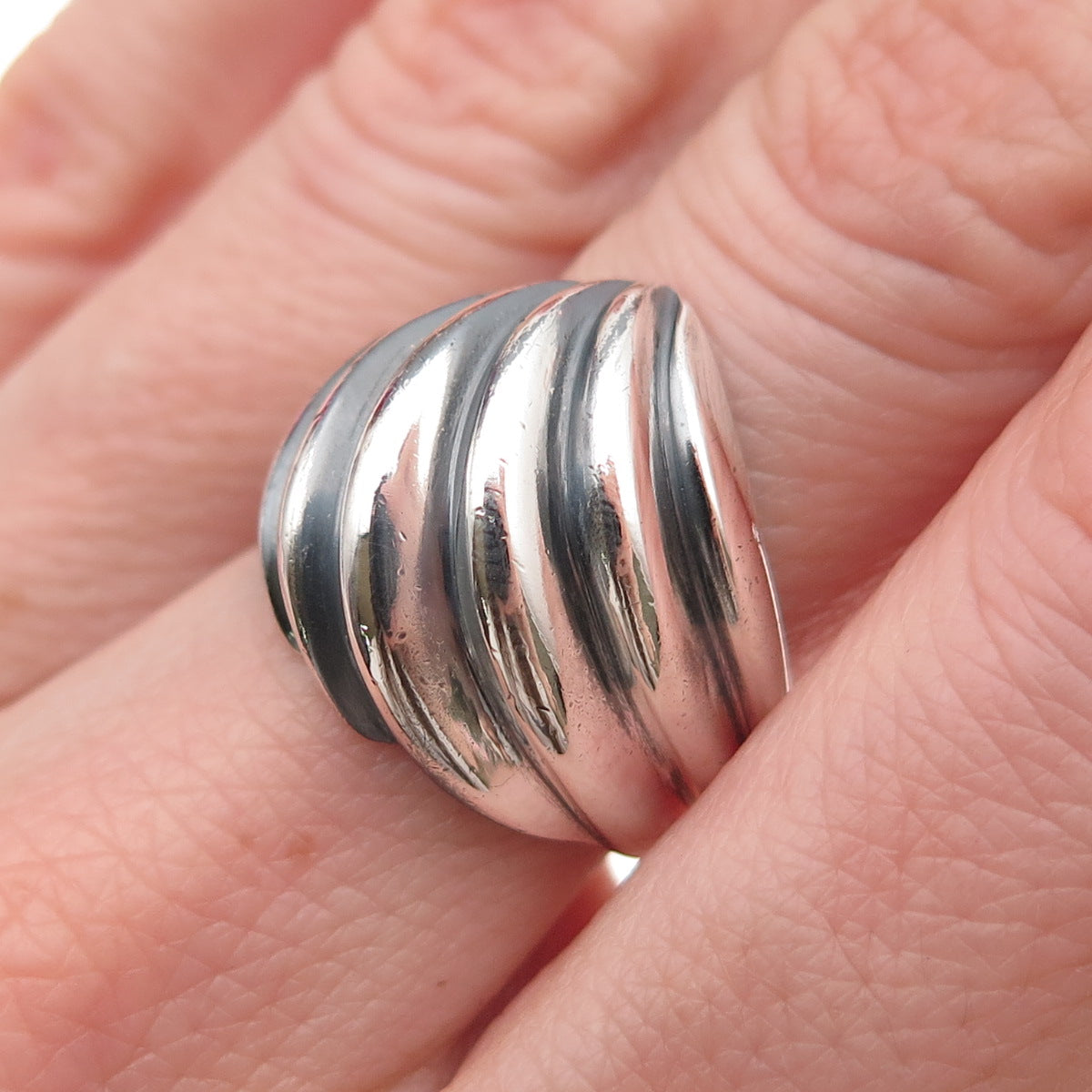 925 Sterling Silver Vintage Modernist Ribbed Oxidized Ring Size 7
