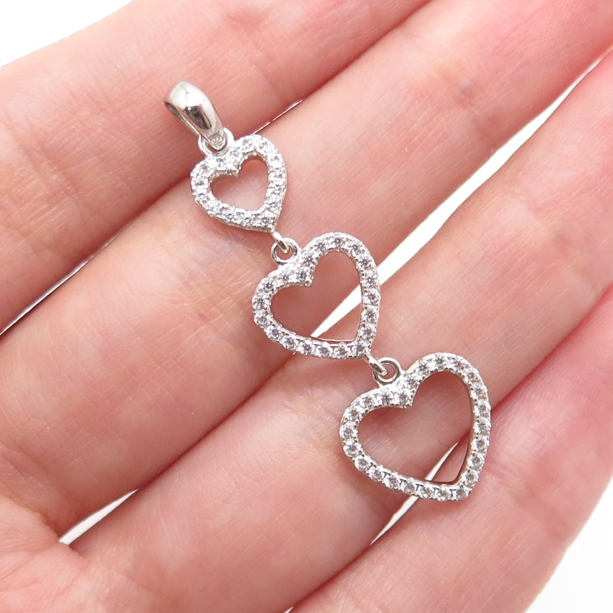 FD FELICIA DESIGN 925 Sterling Silver Round-Cut C Z Graduated Heart Pendant