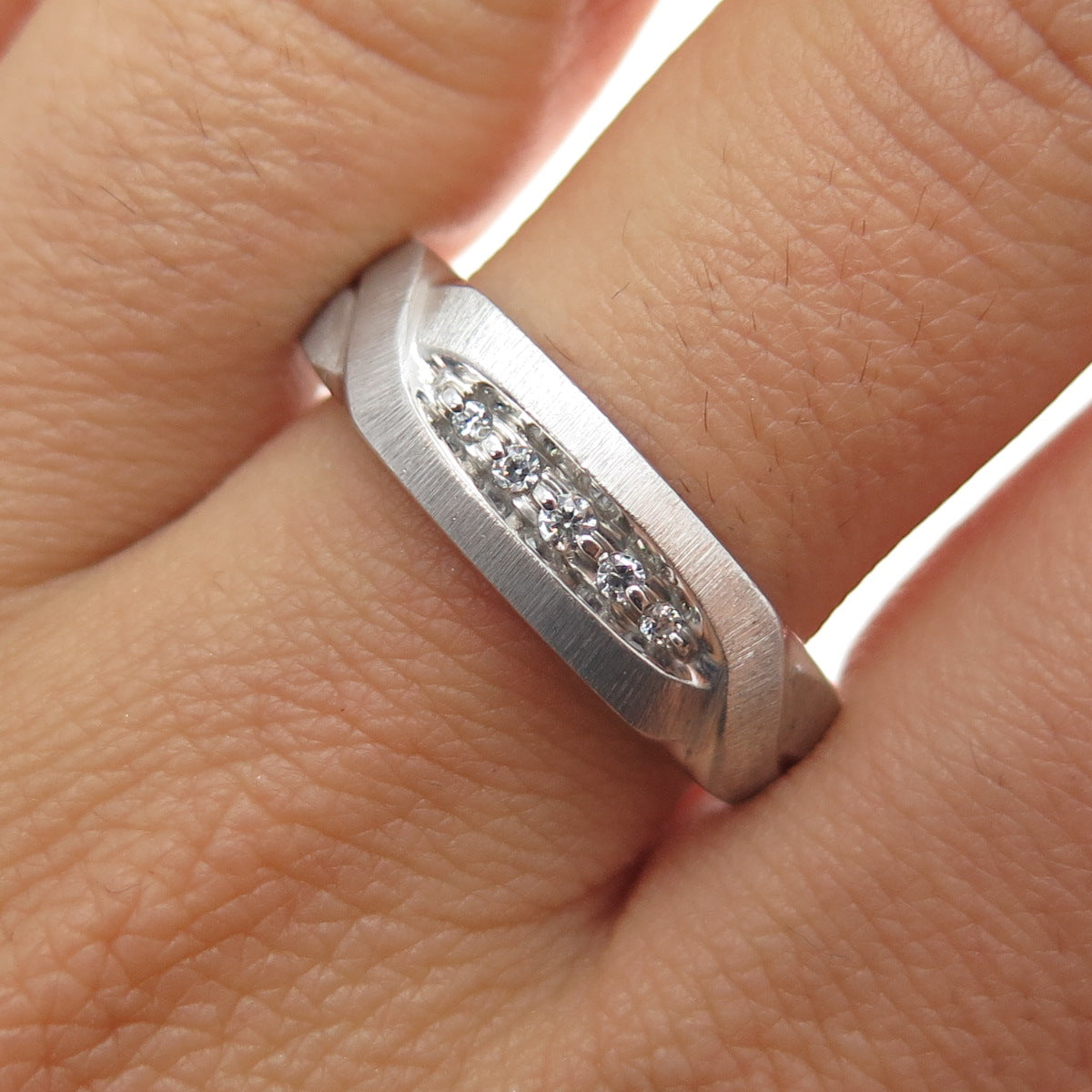 925 Sterling Silver Round-Cut C Z Modernist Ring Size 11.25