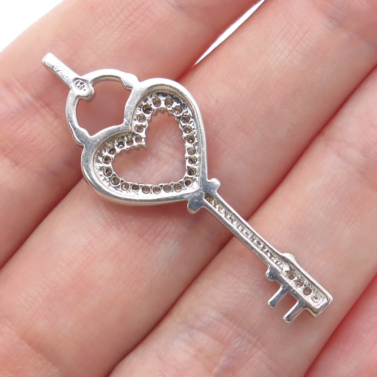 HN HENG NGAI 925 Sterling Silver Real Round-Cut Diamond Heart Key Charm Pendant