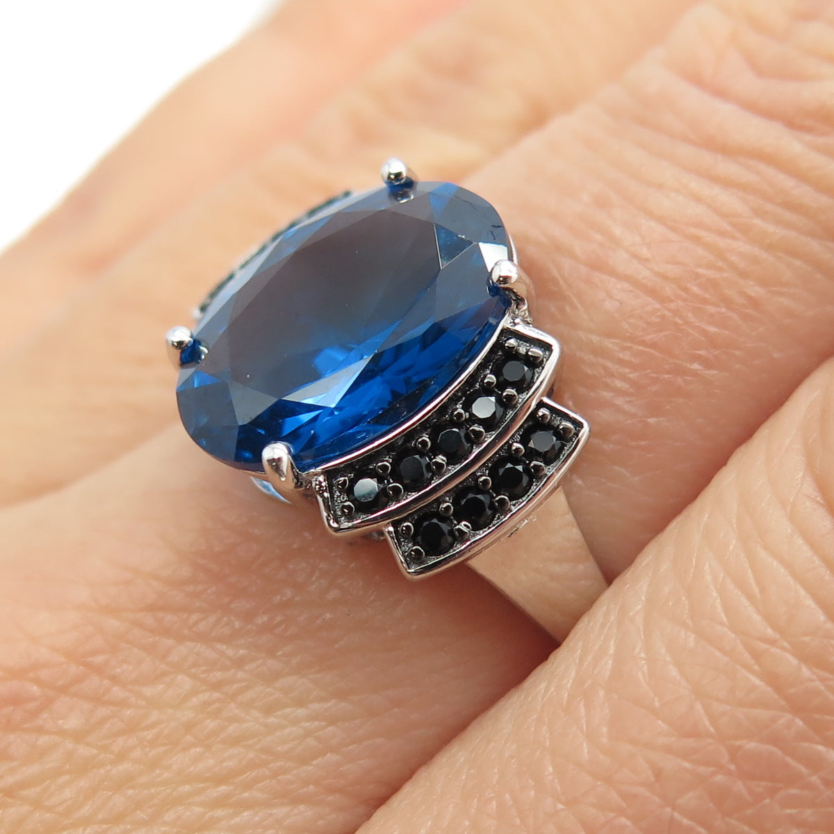 925 Sterling Silver Oval-Cut Ocean Blue C Z & Black Spinel Ring Size 7