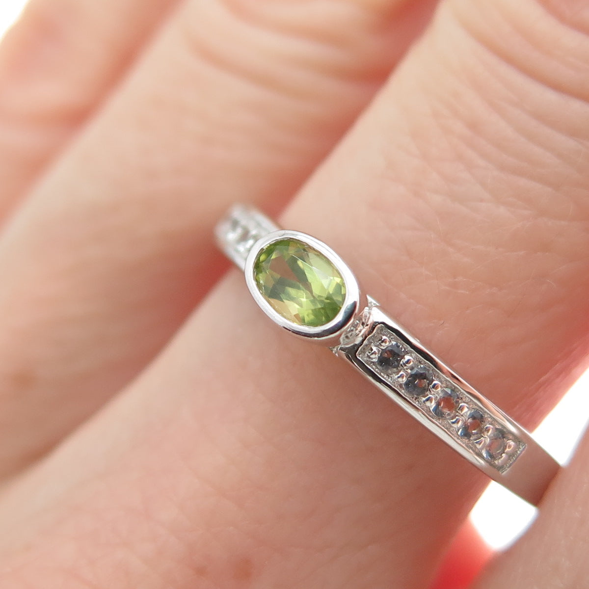 DSMK 925 Sterling Silver Real Oval-Cut Peridot & White Topaz Ring Size 9.25