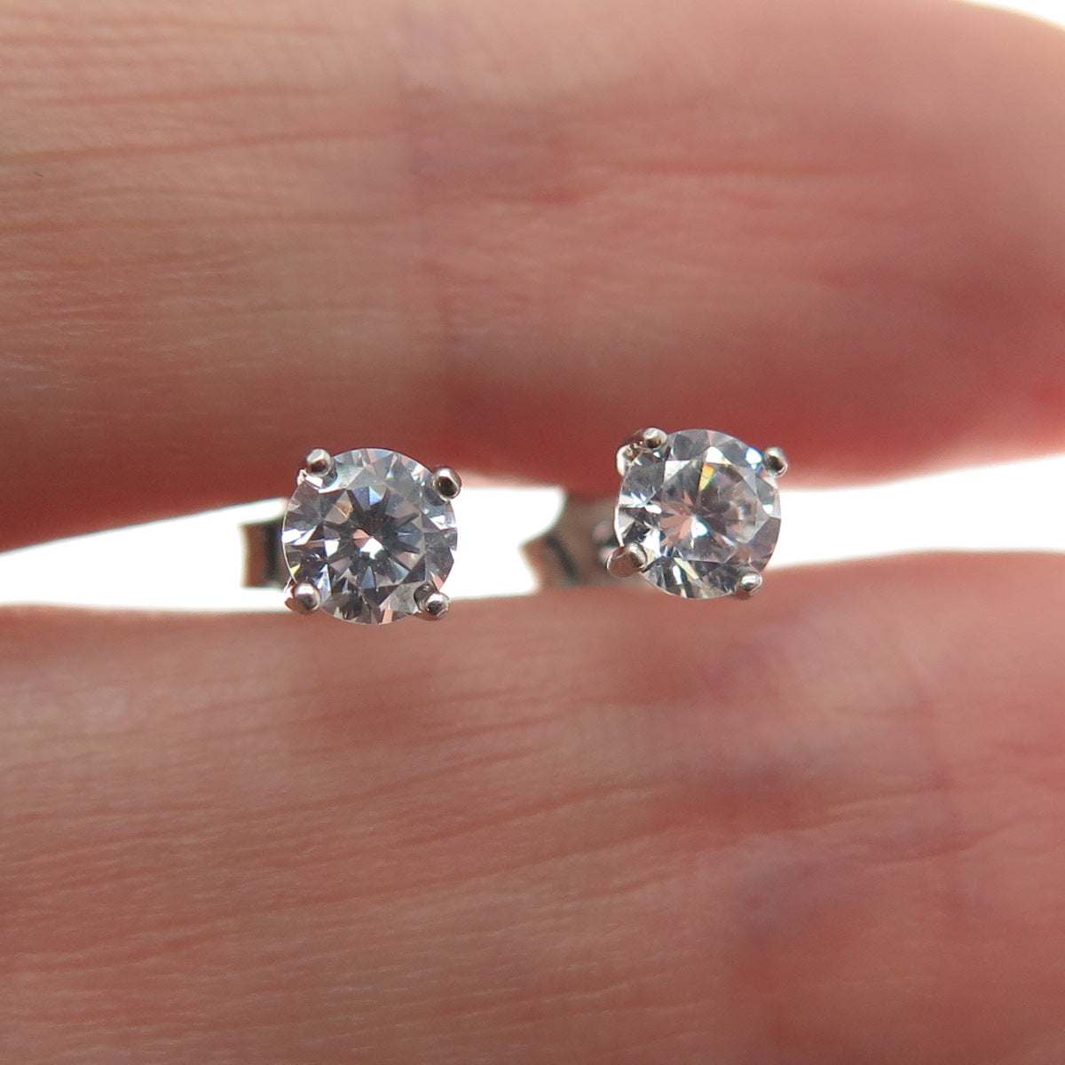 HAN 925 Sterling Silver Round-Cut C Z Stud Earrings