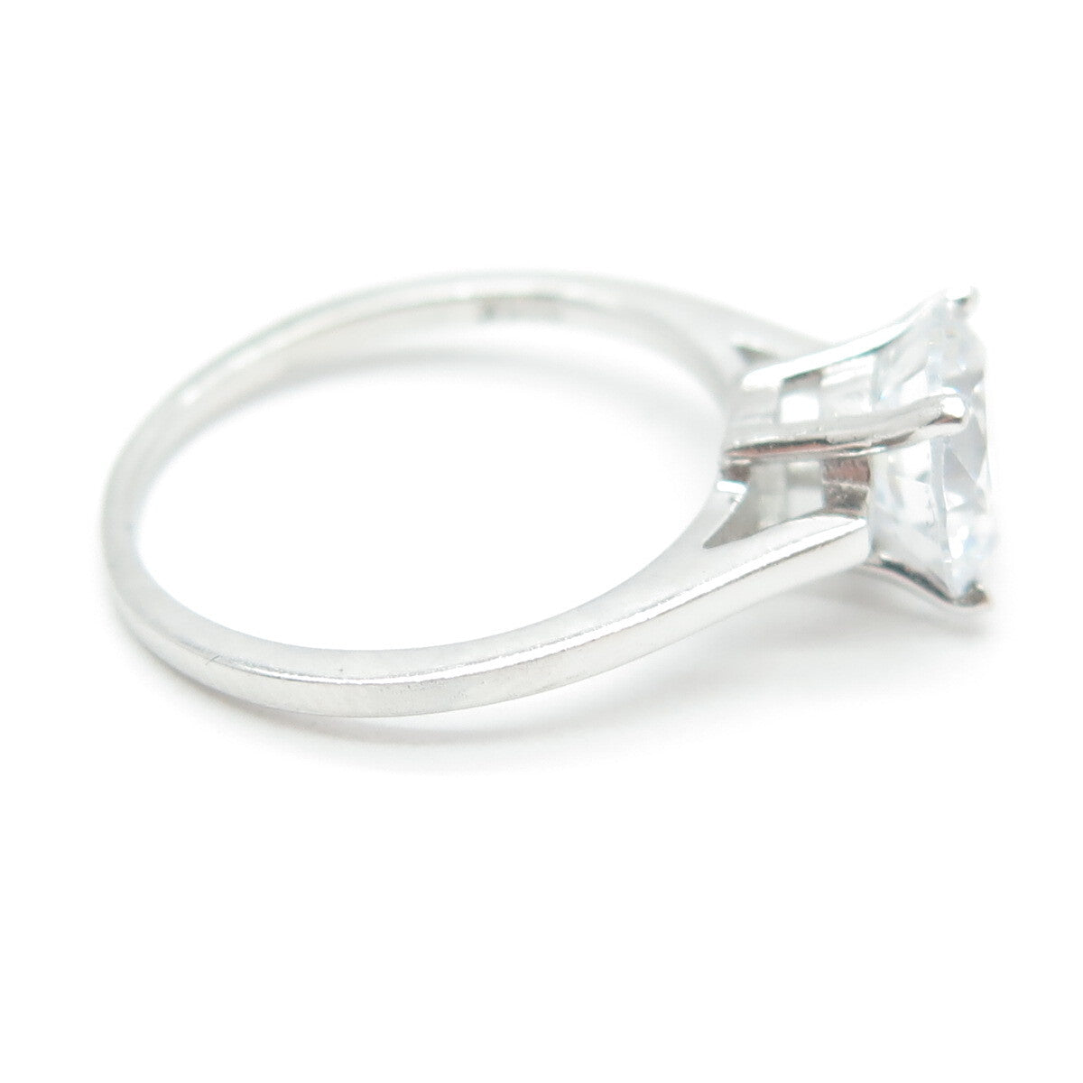 925 Sterling Silver Round-Cut Shaped C Z Engagement Ring Size 6