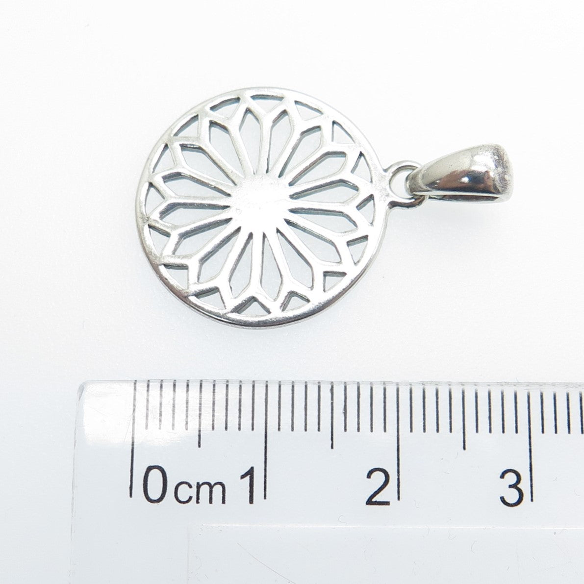 925 Sterling Silver Vintage Floral Round Pendant