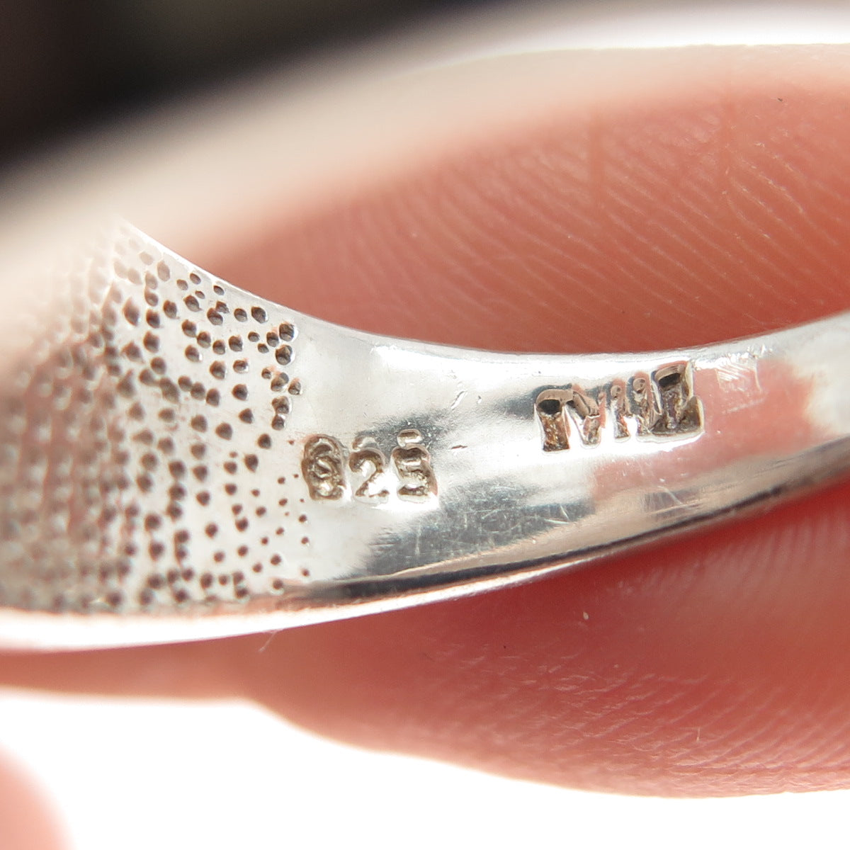 925 Sterling Silver Vintage Real MOP & Round-Cut C Z Ring Size 8