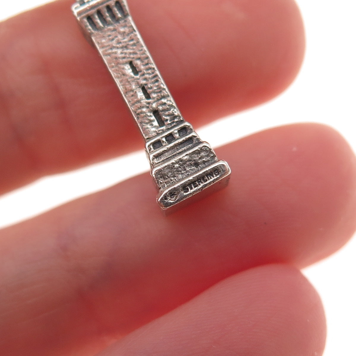 Bates & Klinke 925 Sterling Silver Vintage Pilgrim Monument 3D Charm Pendant