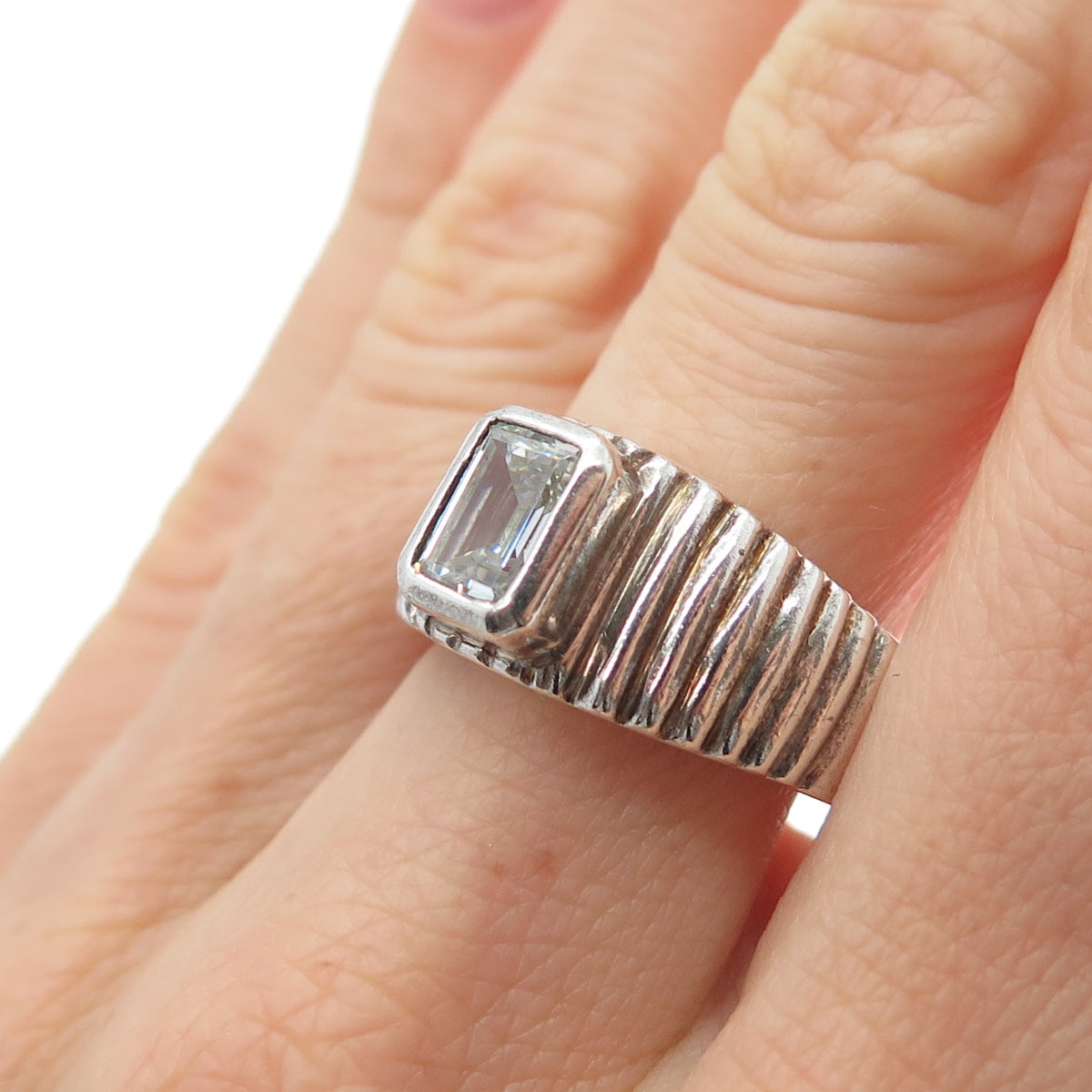 925 Sterling Silver Vintage Emerald-Cut C Z Ribbed Ring Size 8.25