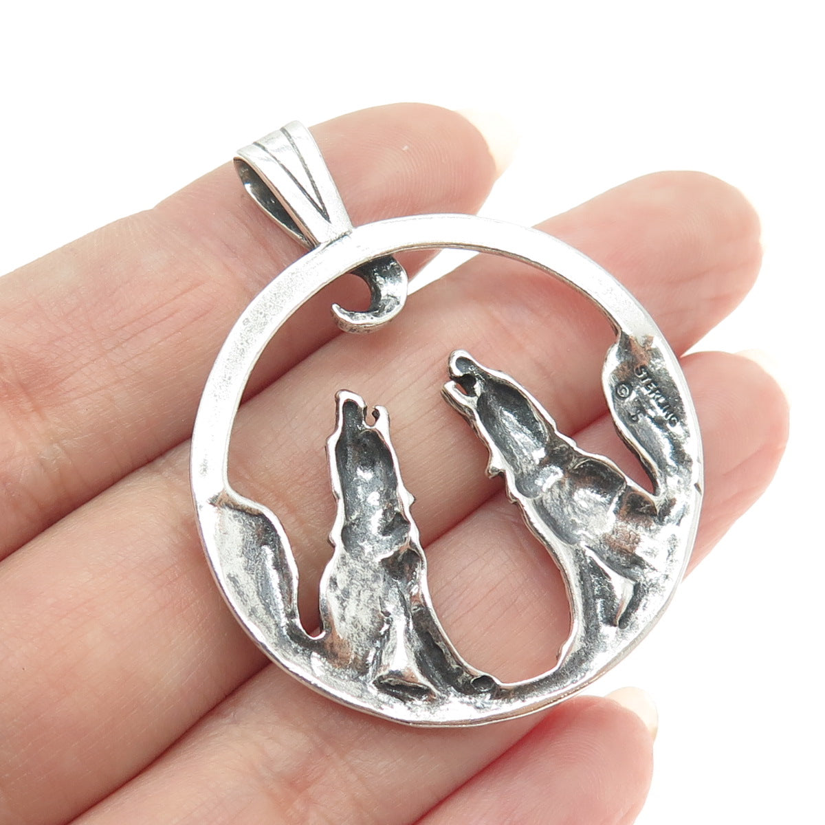 SHUBE 925 Sterling Silver Vintage Couple of Howling Wolves Pendant