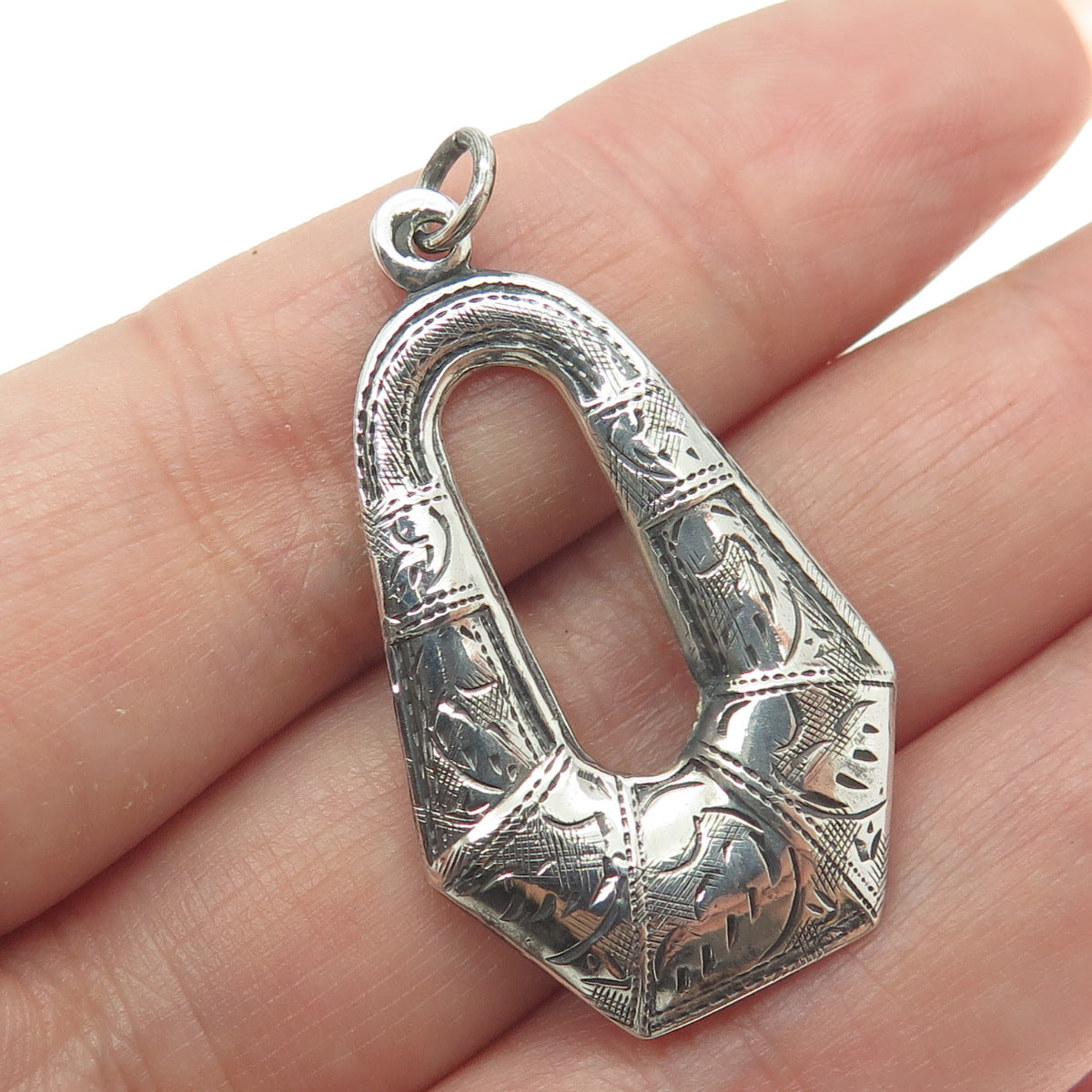 925 Sterling Silver Vintage Victorian Style Engraved Pendant