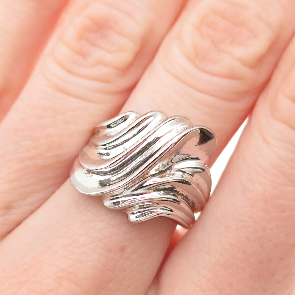 925 Sterling Silver Vintage Modernist Wavy Oxidized Ring Size 6.75