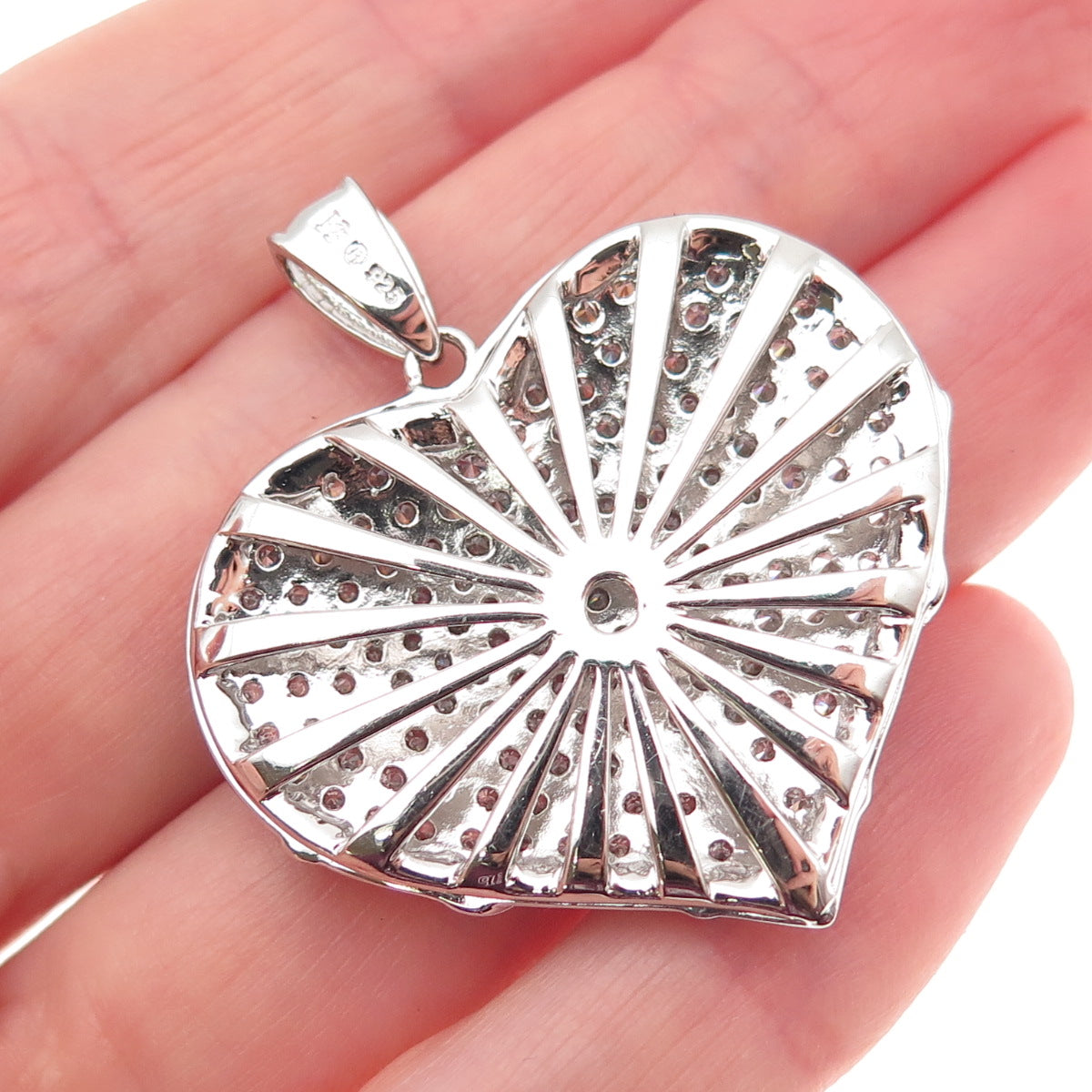 KEY STAR 925 Sterling Silver Round-Cut C Z Sparkle Heart Pendant