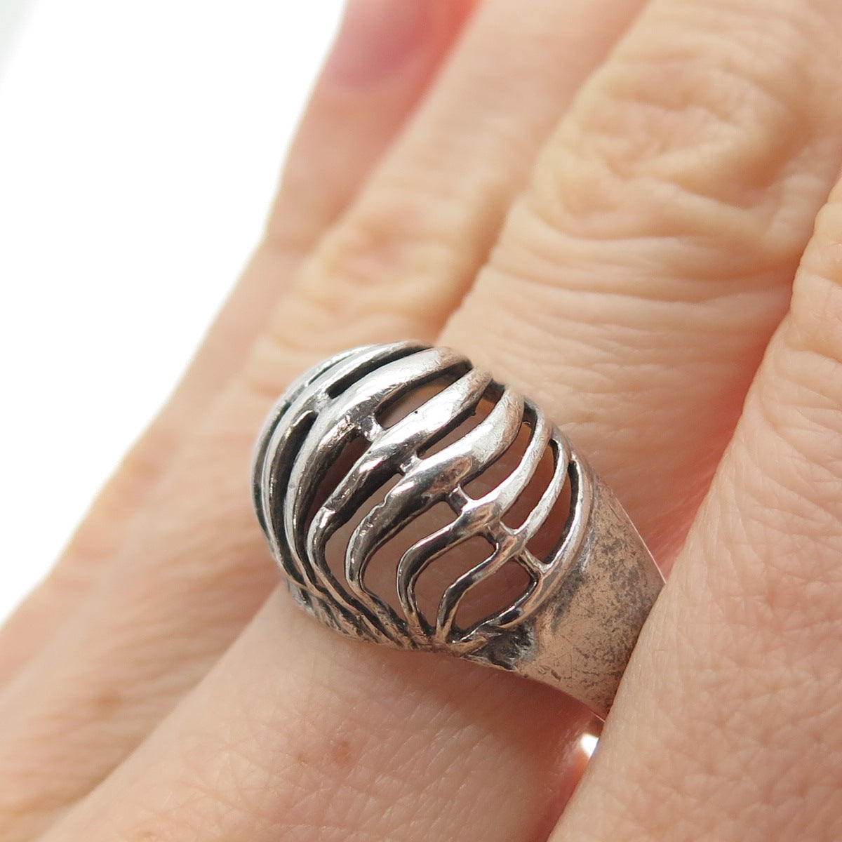 925 Sterling Silver Vintage Modernist Ribbed Dome Oxidized Ring Size 7.75