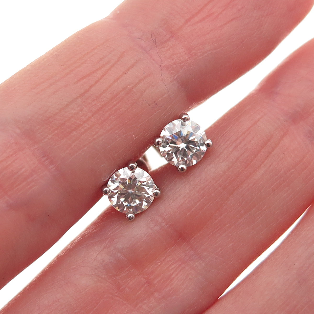 925 Sterling Silver Real Round-Cut Moissanite Approx. 0.6ct Stud Earrings