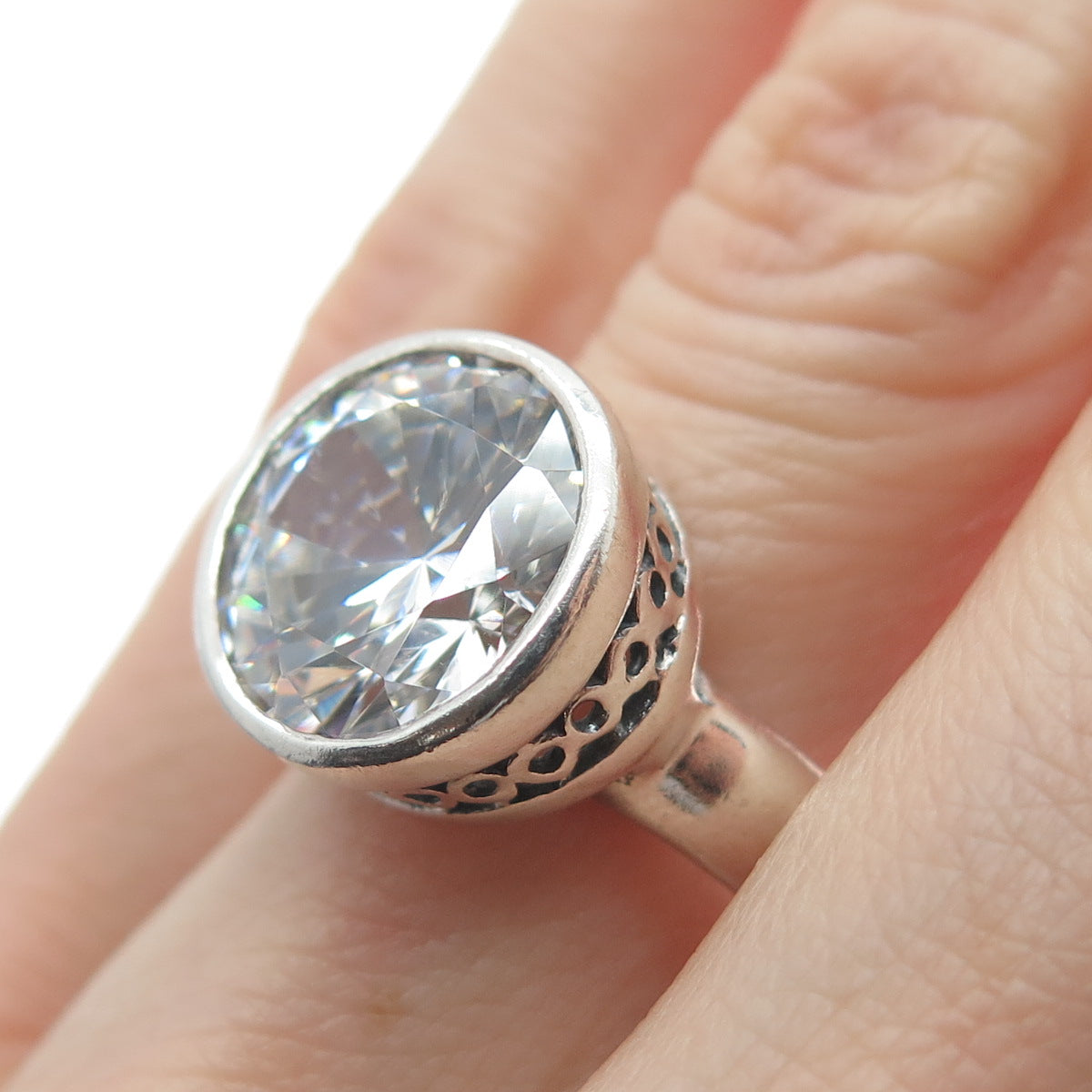 925 Sterling Silver Round-Cut Shaped C Z Engagement Ring Size 8.75