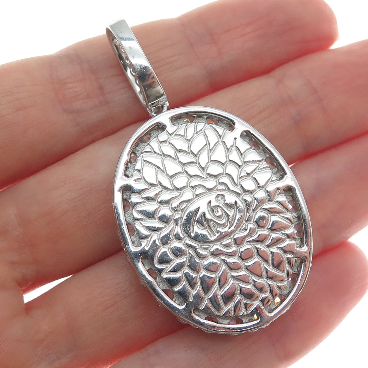 DESIGNS BY YAGI 925 Sterling Silver Round-Cut Shaped C Z Sparkle Oval Pendant