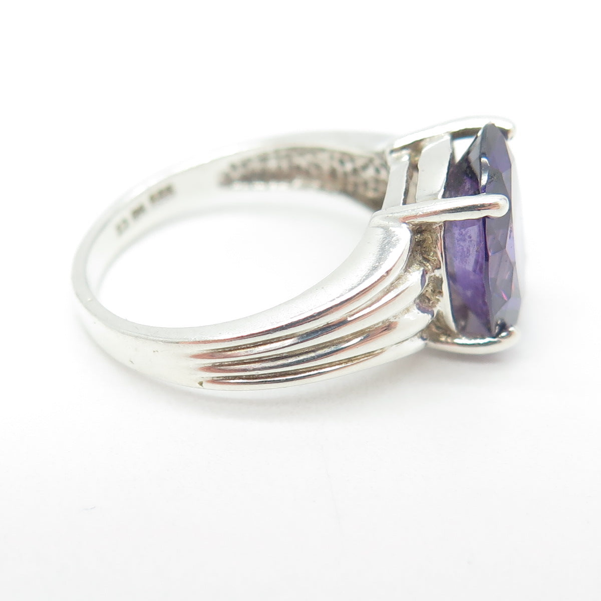 925 Sterling Silver Oval-Cut Purple-Color C Z Ring Size 7