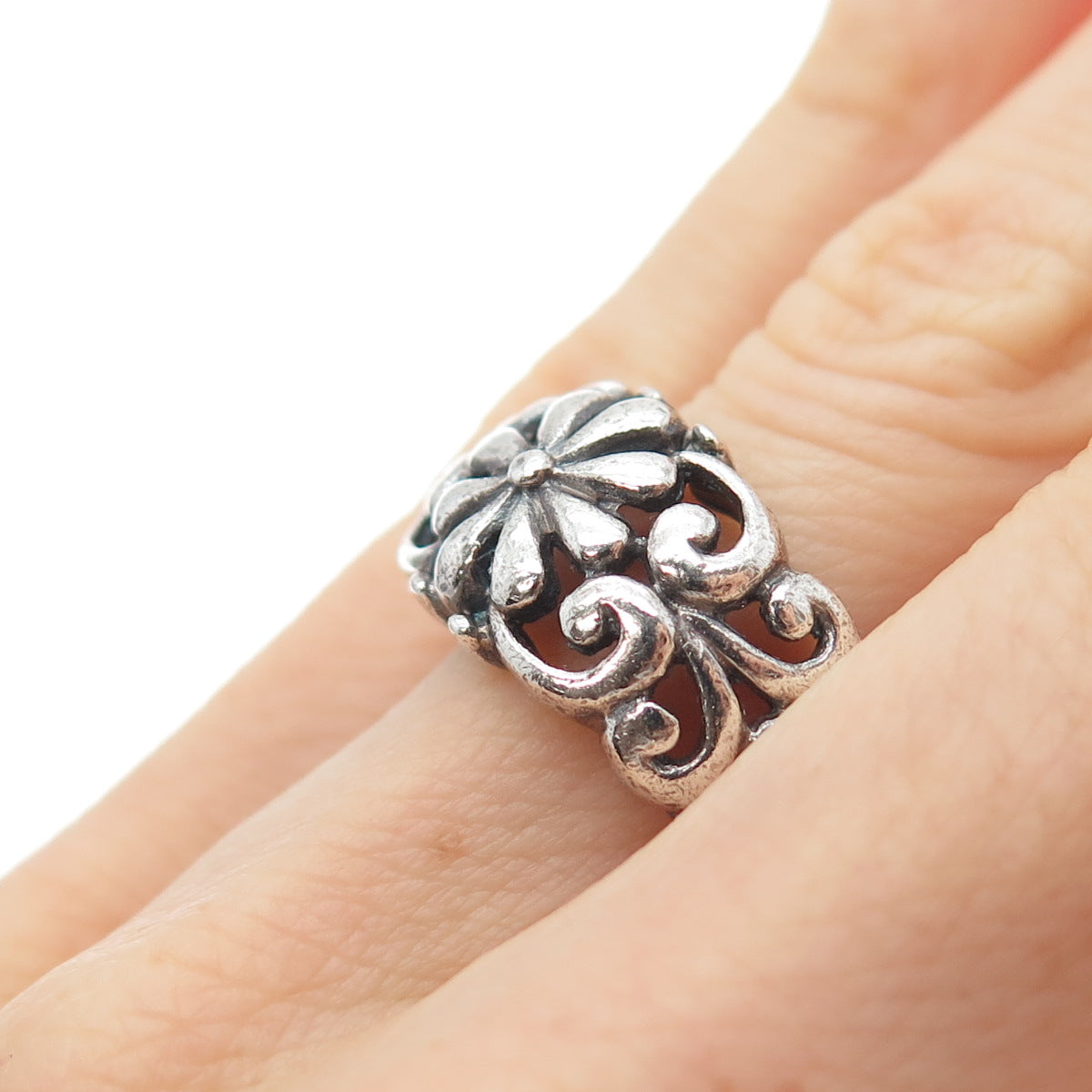 925 Sterling Silver Vintage Daisy Flower Oxidized Ring Size 6