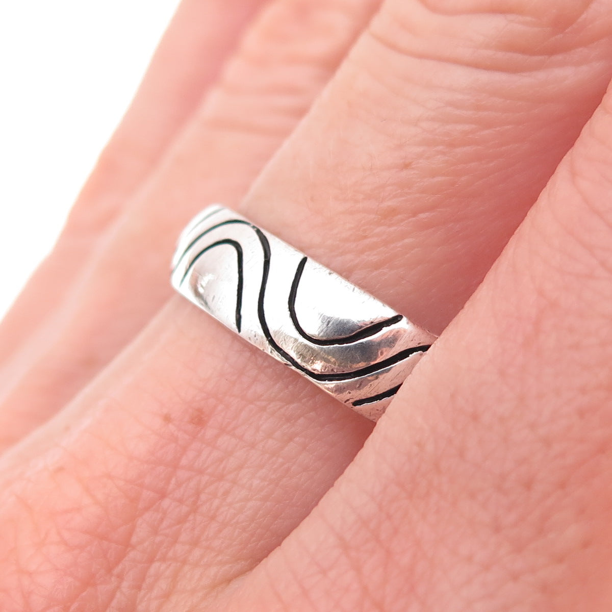 925 Sterling Silver Vintage Modernist Wavy Oxidized Band Ring Size 12.25