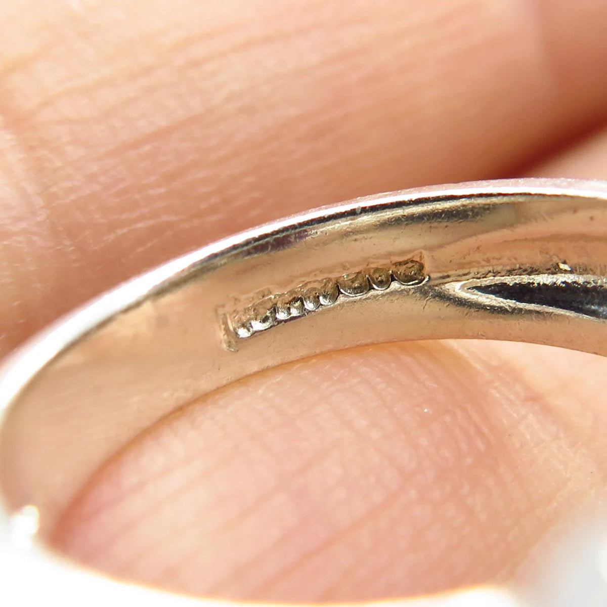 925 Sterling Silver Vintage Red C Z Oval Ring Size 6.75