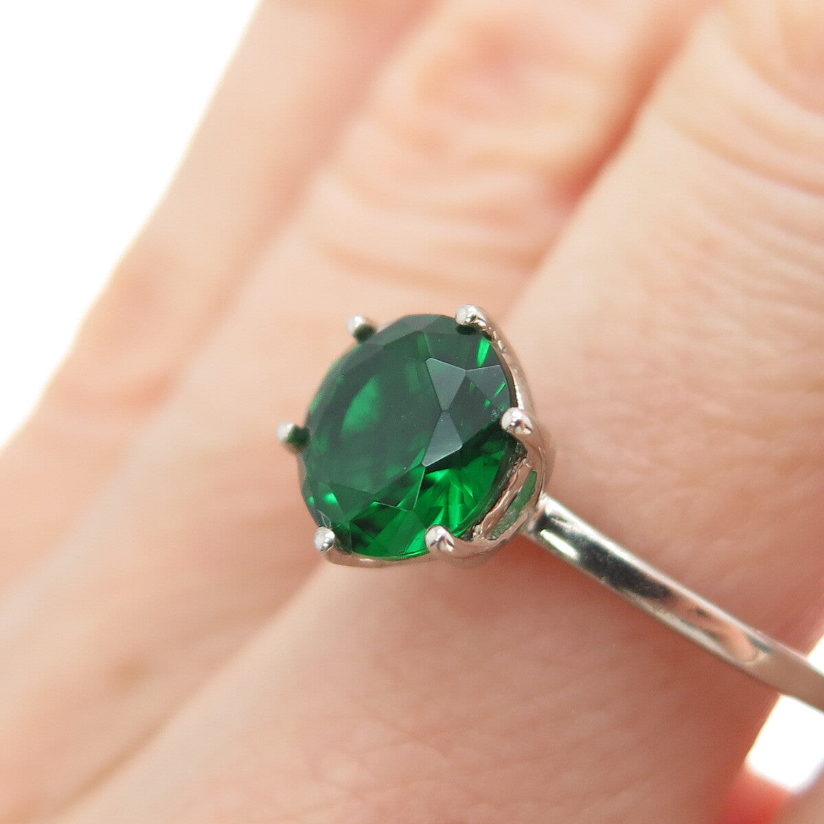 DAZZLERS 925 Sterling Silver Round-Cut Nano Chrome Diopside Ring Size 7