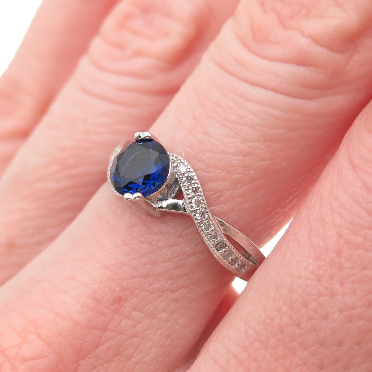 925 Sterling Silver Round-Cut Blue & White C Z Ring Size 7