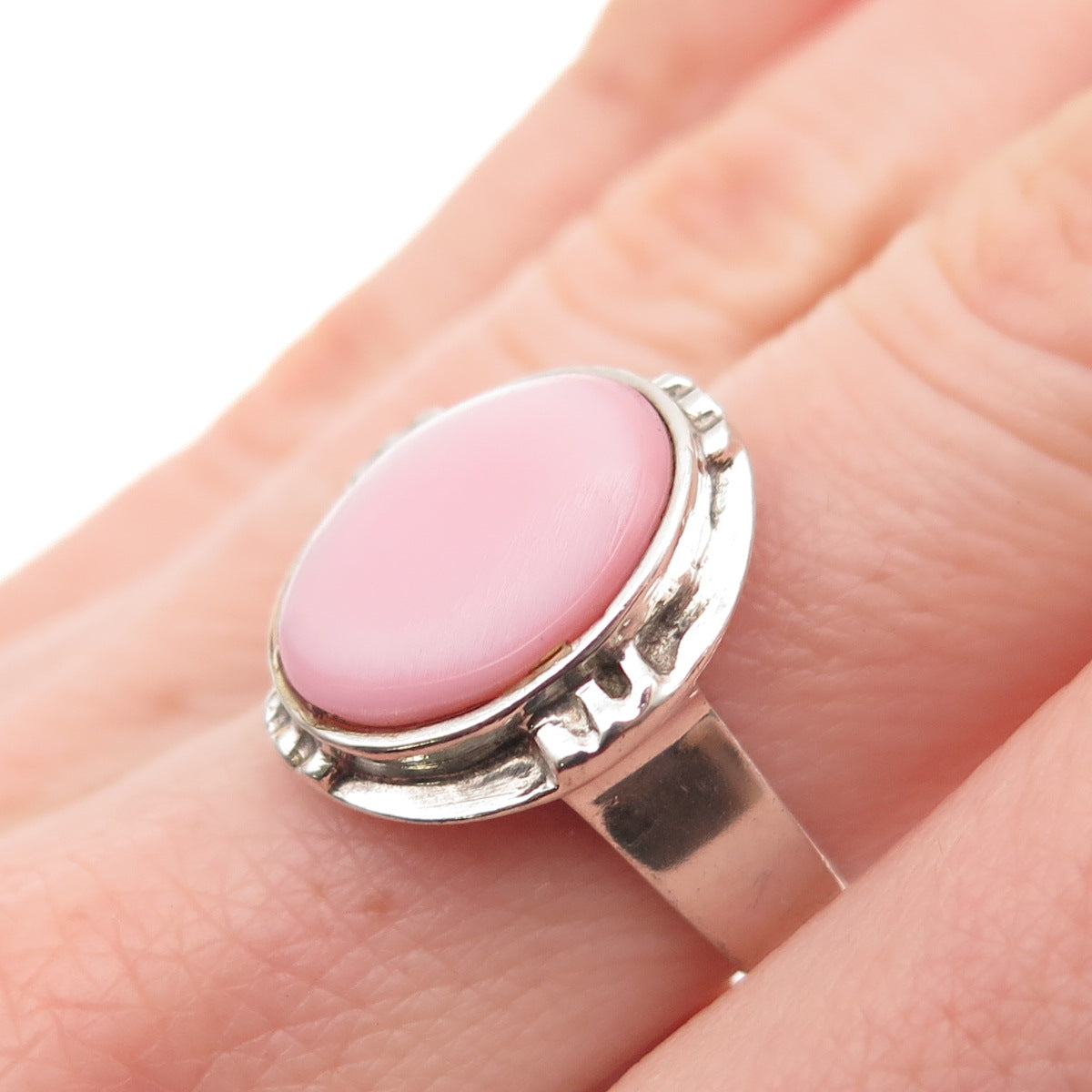 980 Silver Vintage Real Pink MOP Modernist Oxidized Ring Size 6.25