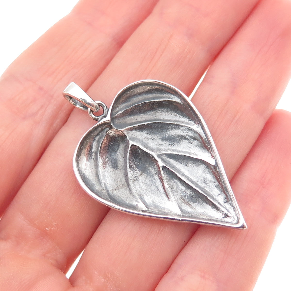 925 Sterling Silver Vintage Floral Leaf Oxidized Charm Pendant
