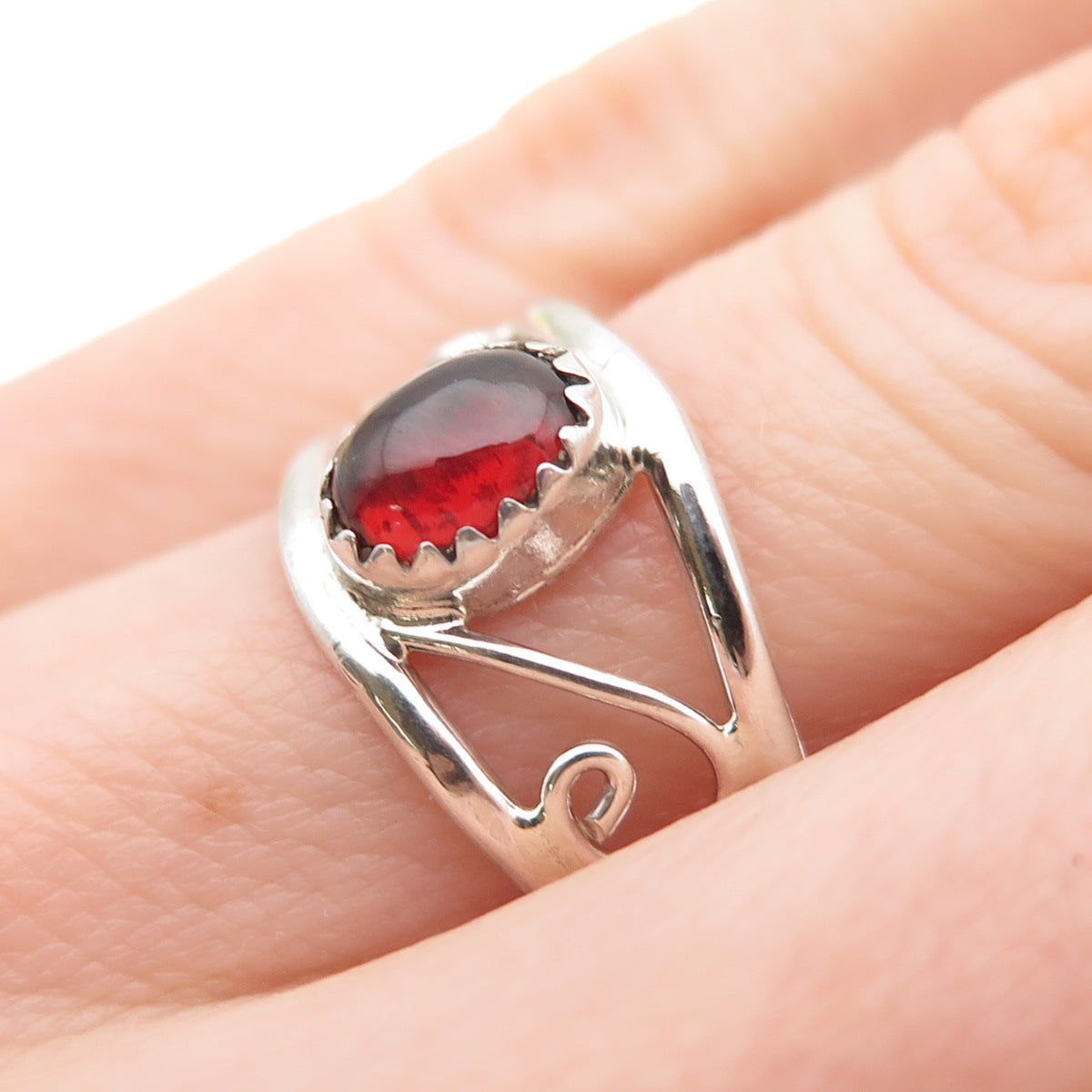 925 Sterling Silver Vintage Real Red Garnet Swirl Ring Size 6