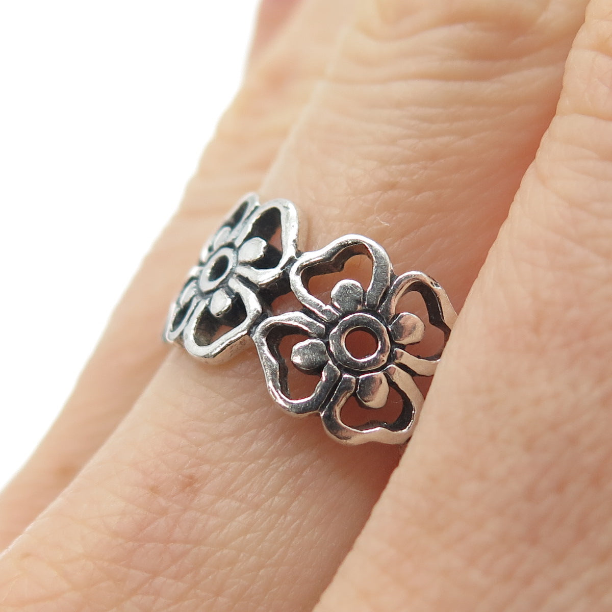 925 Sterling Silver Vintage Flower Blossom Oxidized Band Ring Size 8.25