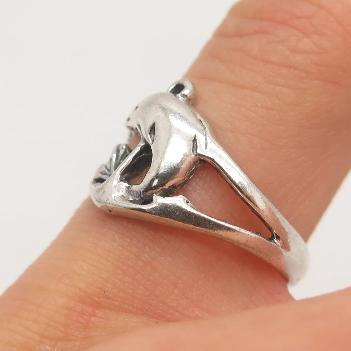 925 Sterling Silver Vintage Friendly Dolphin Ring Size 5