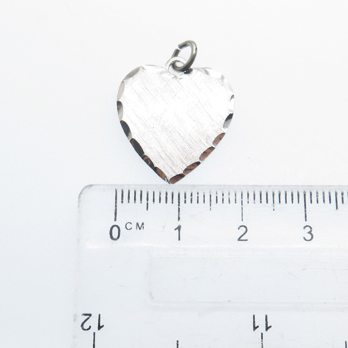WELLS 925 Sterling Silver Vintage Diamond-Cut Heart Minimalist Charm Pendant