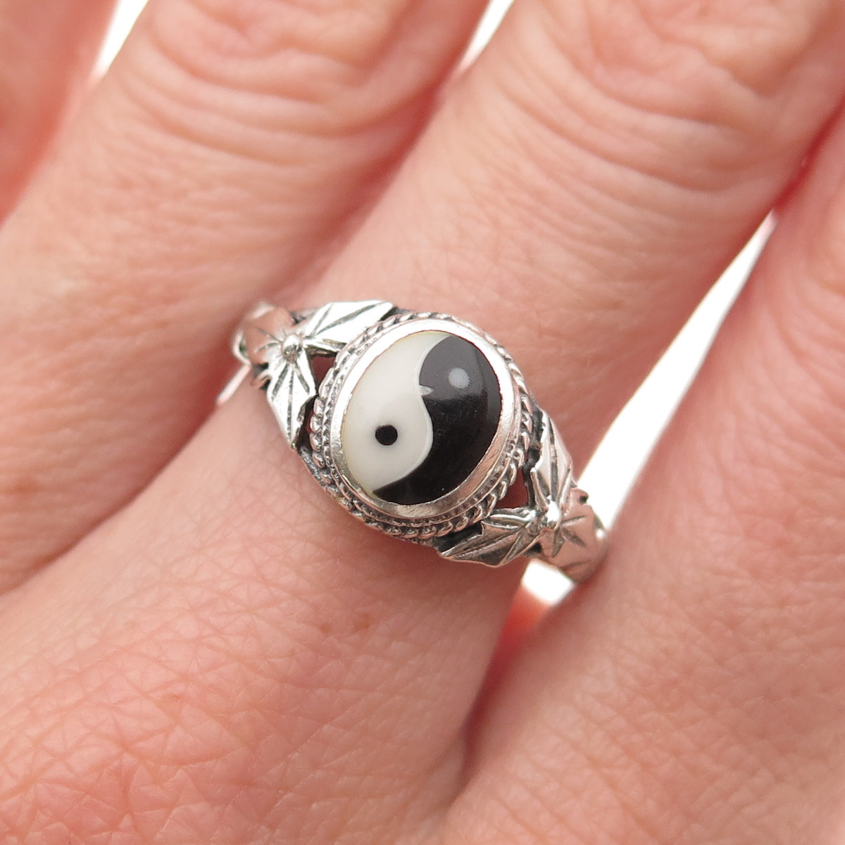 925 Sterling Silver Vintage Real Black & White Onyx Yin Yang Ring Size 9.25