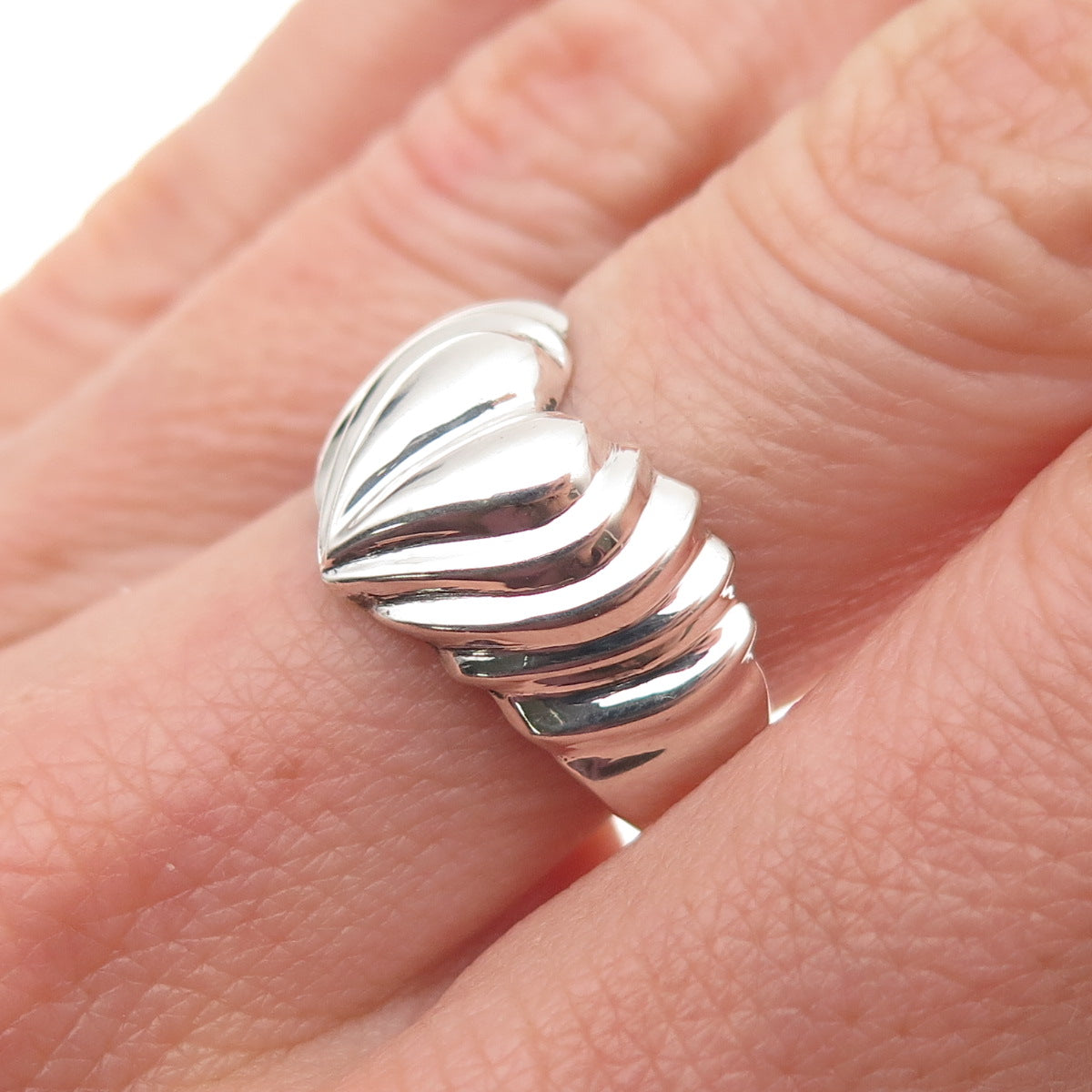925 Sterling Silver Vintage Modernist Heart Oxidized Ring Size 7.25