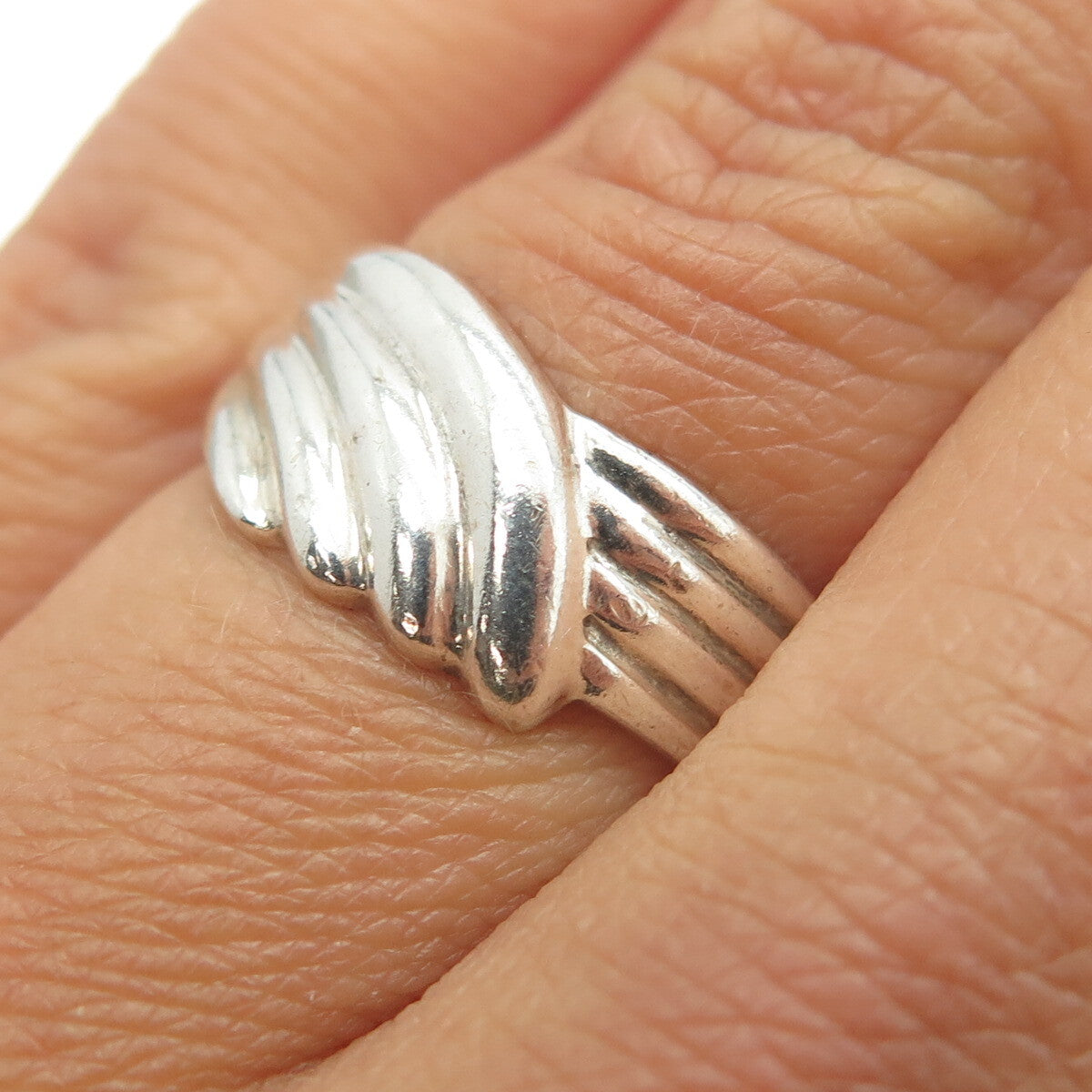 925 Sterling Silver Vintage Ribbed Ring Size 6.25