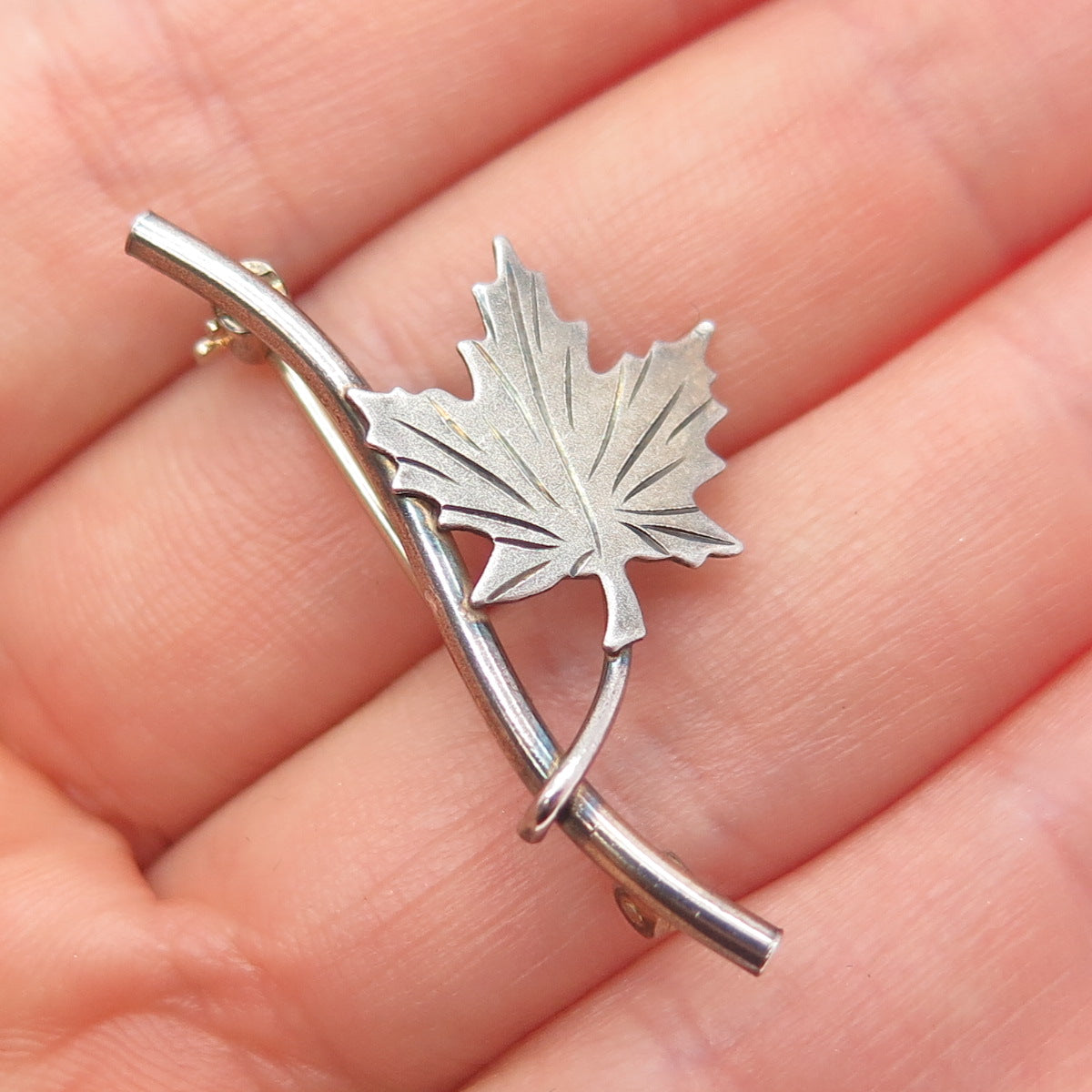 BOND BOYD 925 Sterling Silver Vintage Grape Leaf Pin Brooch