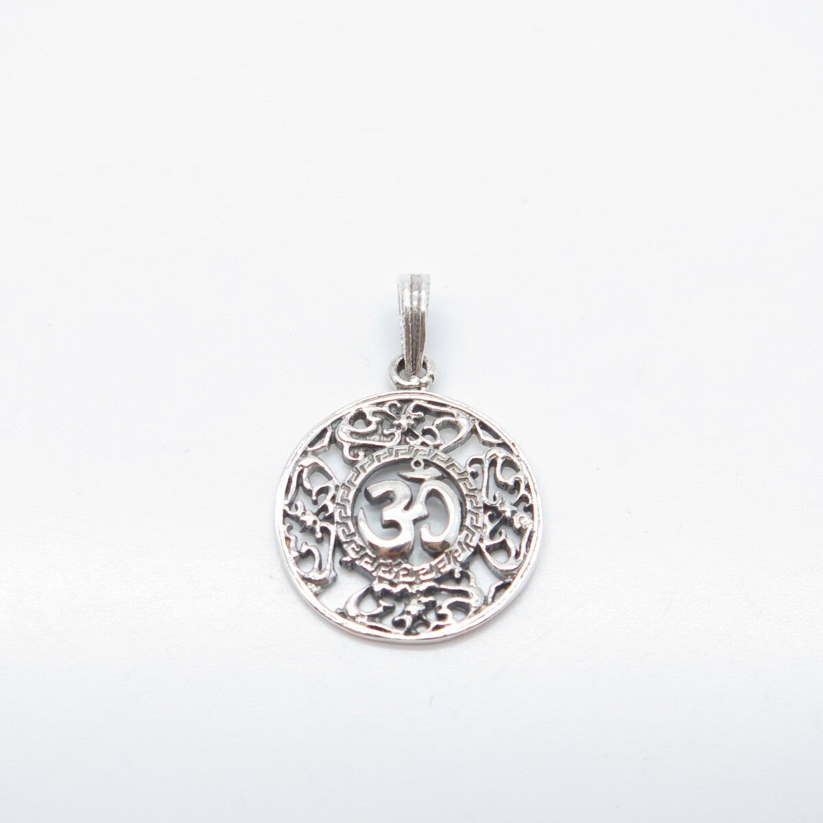 925 Sterling Silver Vintage Om Mantra Ornate Round Pendant