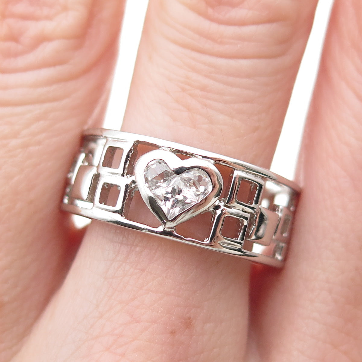 925 Sterling Silver Heart-Cut C Z Check Band Ring Size 9.25