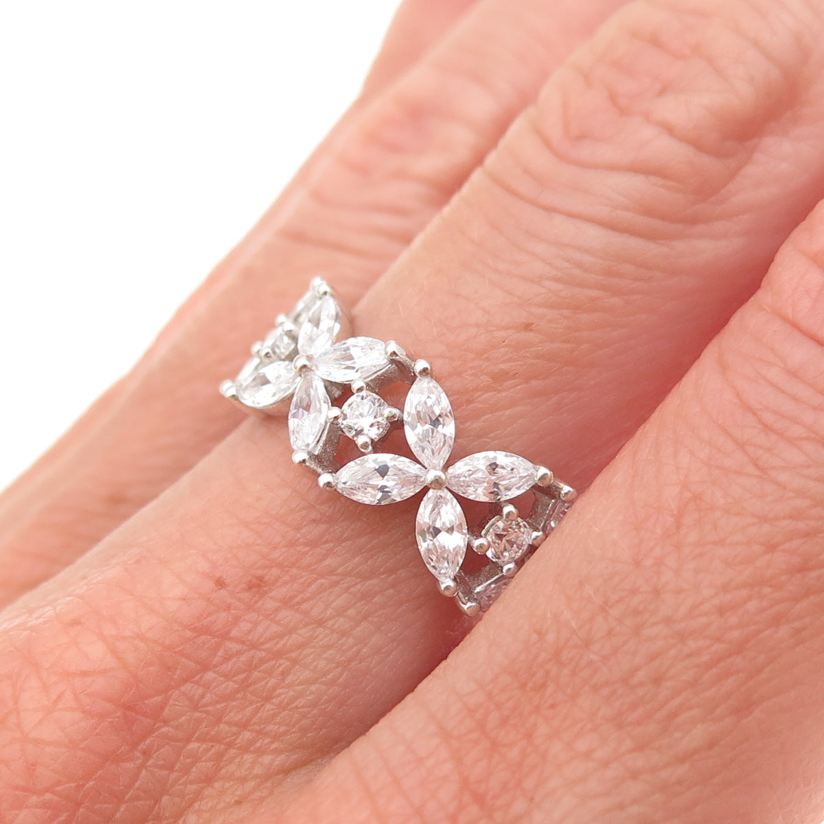Jeulia 925 Sterling Silver Marquise & Round-Cut C Z Floral Ring Size 8