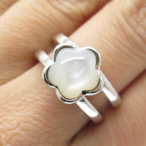 925 Sterling Silver Vintage Real Mother-of-Pearl Flower Ring Size 8.5