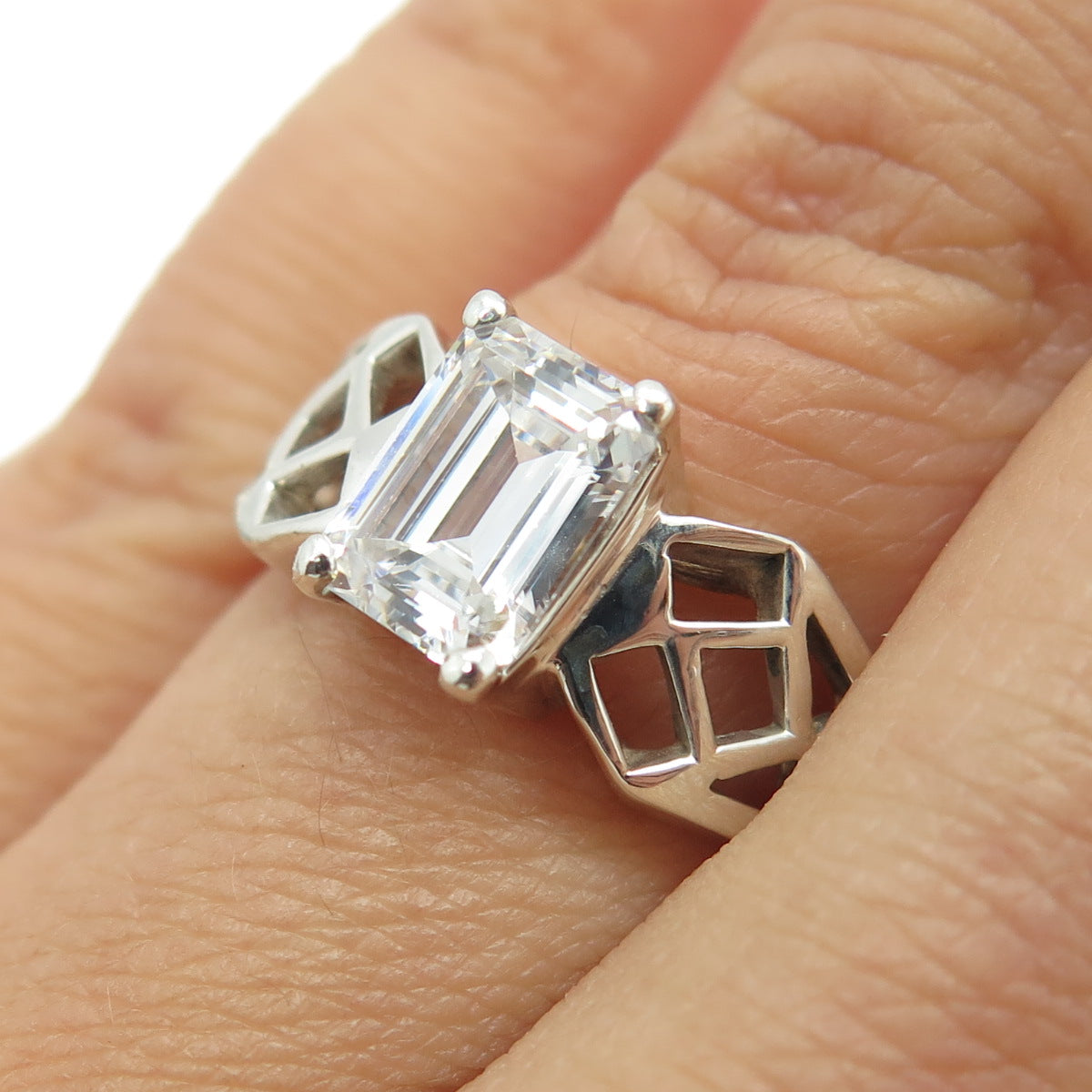 925 Sterling Silver Vintage Emerald-Cut Shaped C Z Cage Ring Size 6.25