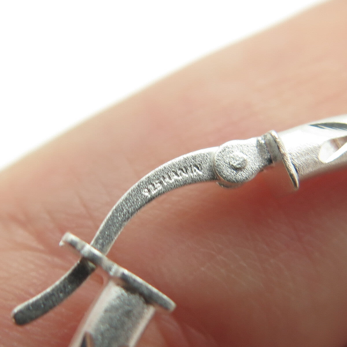 HAN 925 Sterling Silver Engraved Hinged Hoop Earrings