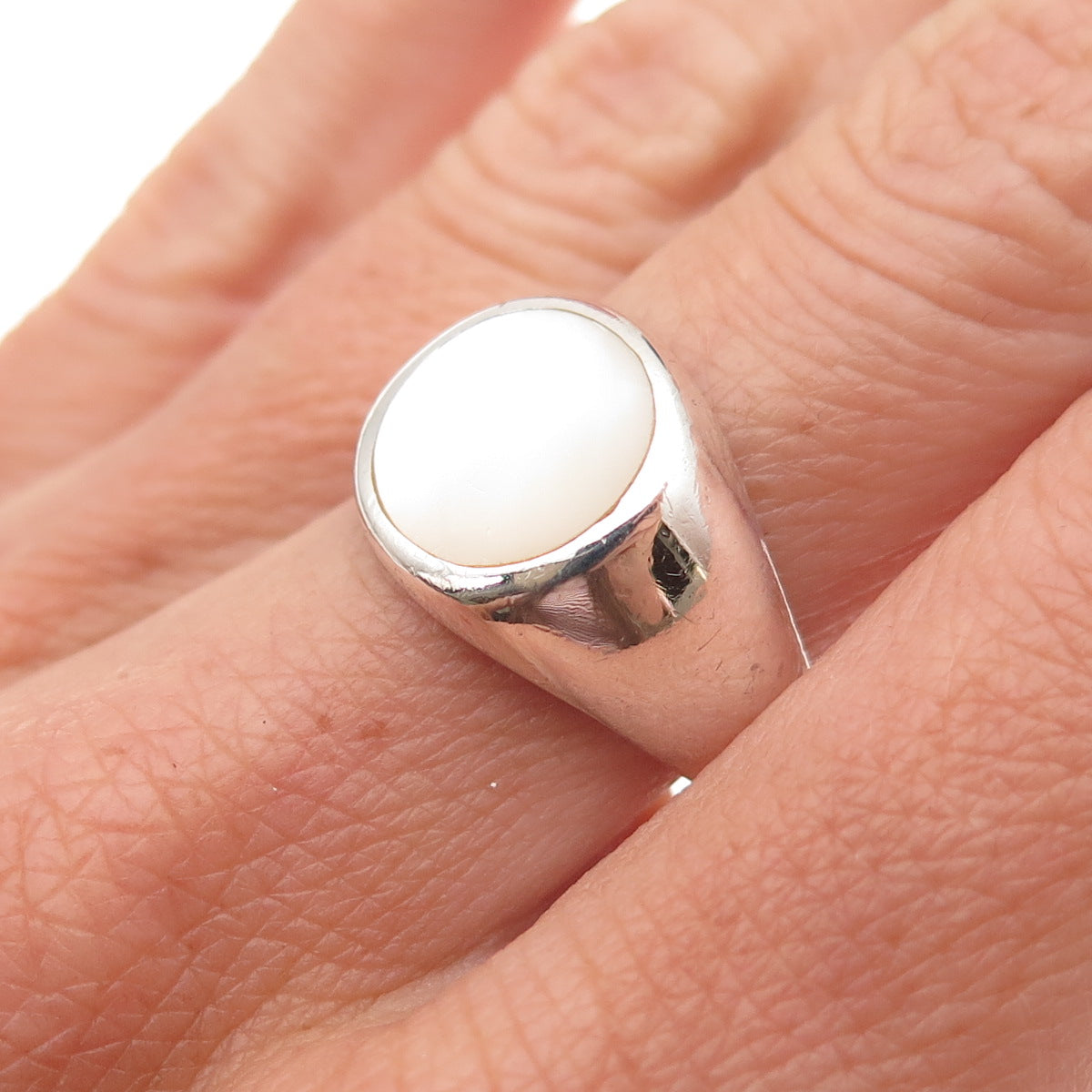 925 Sterling Silver Vintage Italy Real MOP Signet Oxidized Ring Size 7.5