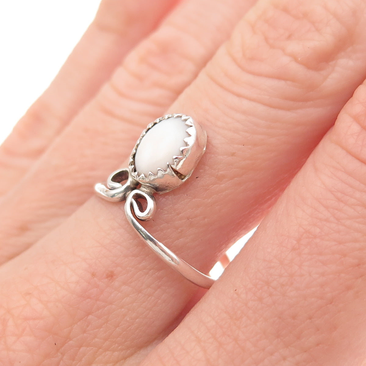 Old Pawn 925 Sterling Silver Vintage Southwestern MOP Tribal Ring Size 7.75