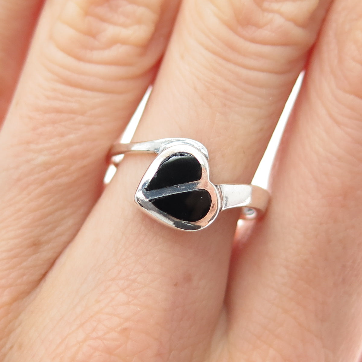 925 Sterling Silver Vintage Real Black Onyx Modernist Heart Ring Size 8